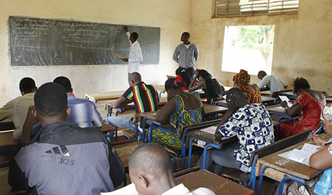 Congo: Un réseau de « Cyber-triche » démantelé lors des examens officiels du Bepc Salle de classe